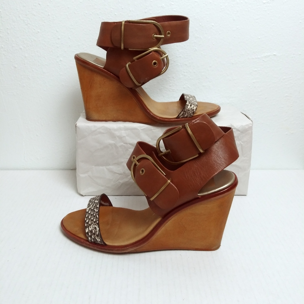 Dolce Vita Julissa 9.5M Brown Wood Wedge Sandals with Buckle Straps
